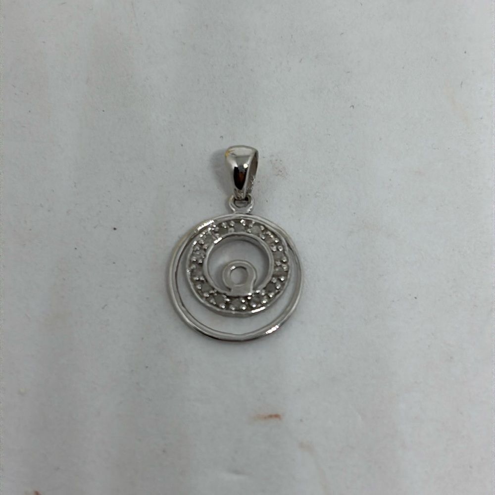 10 KT white gold 0.12CT diamonds circle pendant